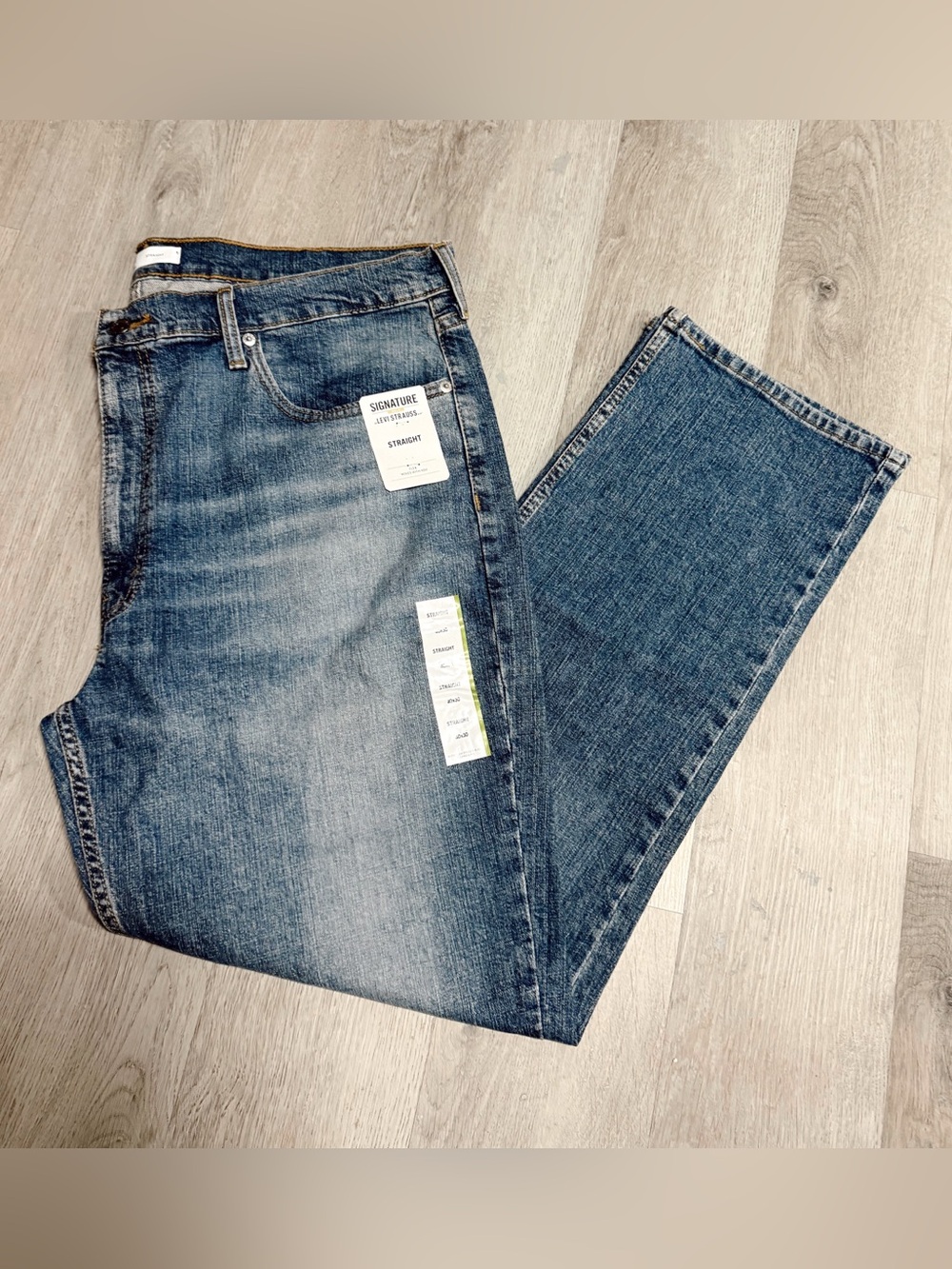 •SIGNATURE LEVI STRAUSS• STRAIGHT JEANS
